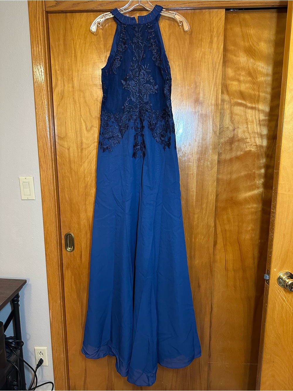 Dreamylily Sheath Halter Long Mother of Bride Dress With Appliques - Picture 3 of 5